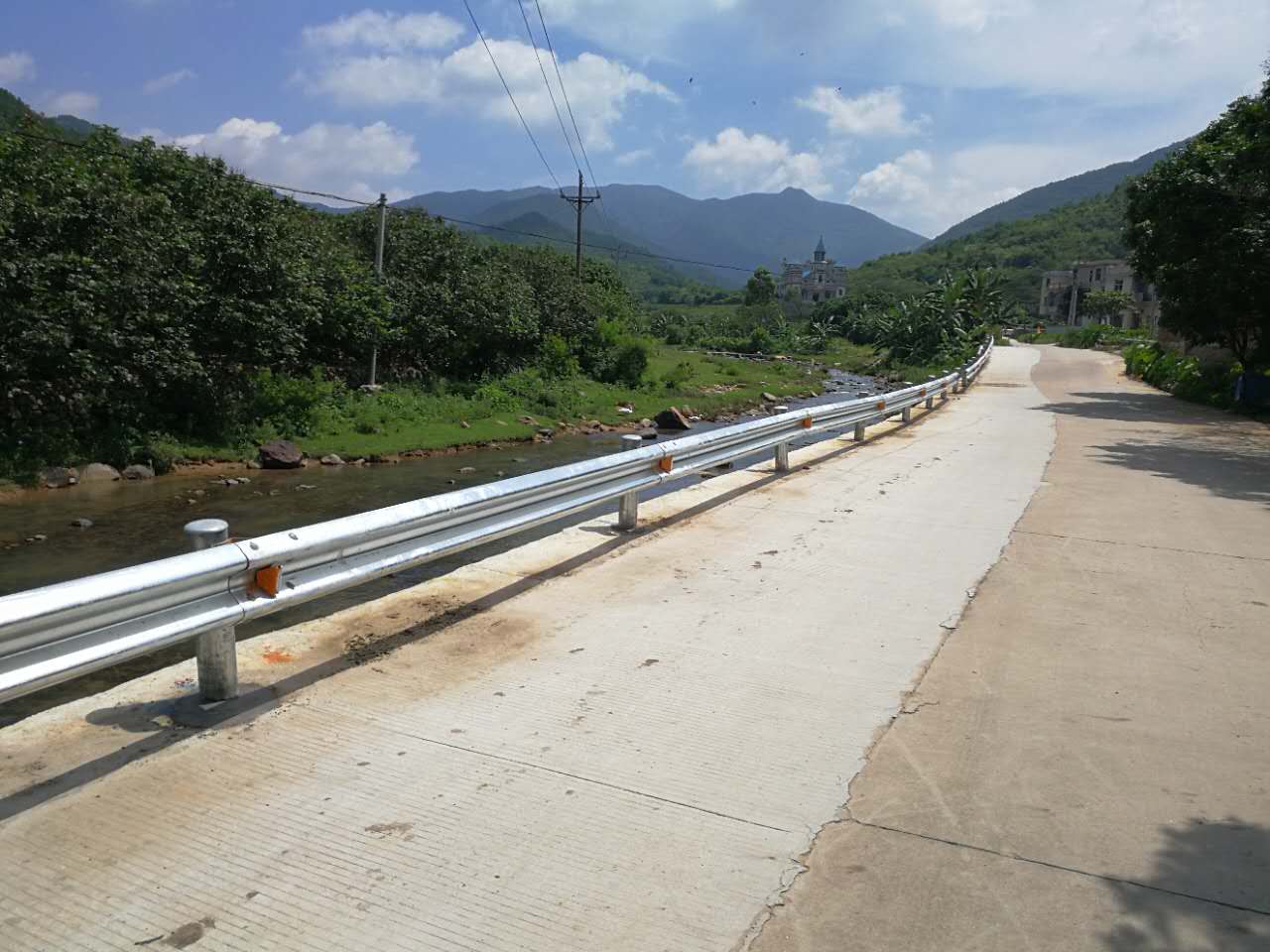 道路波形护栏防撞价格一般多少比较合适？？？？？
